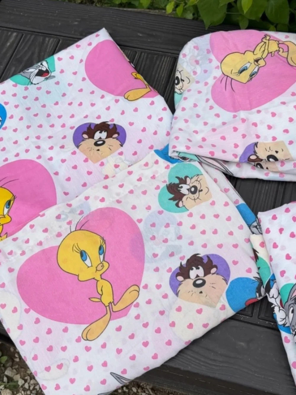 VTG 90s Looney Tunes Tweety, Bugs, Taz, Sylvester heart Twin Sheets Curtain set!